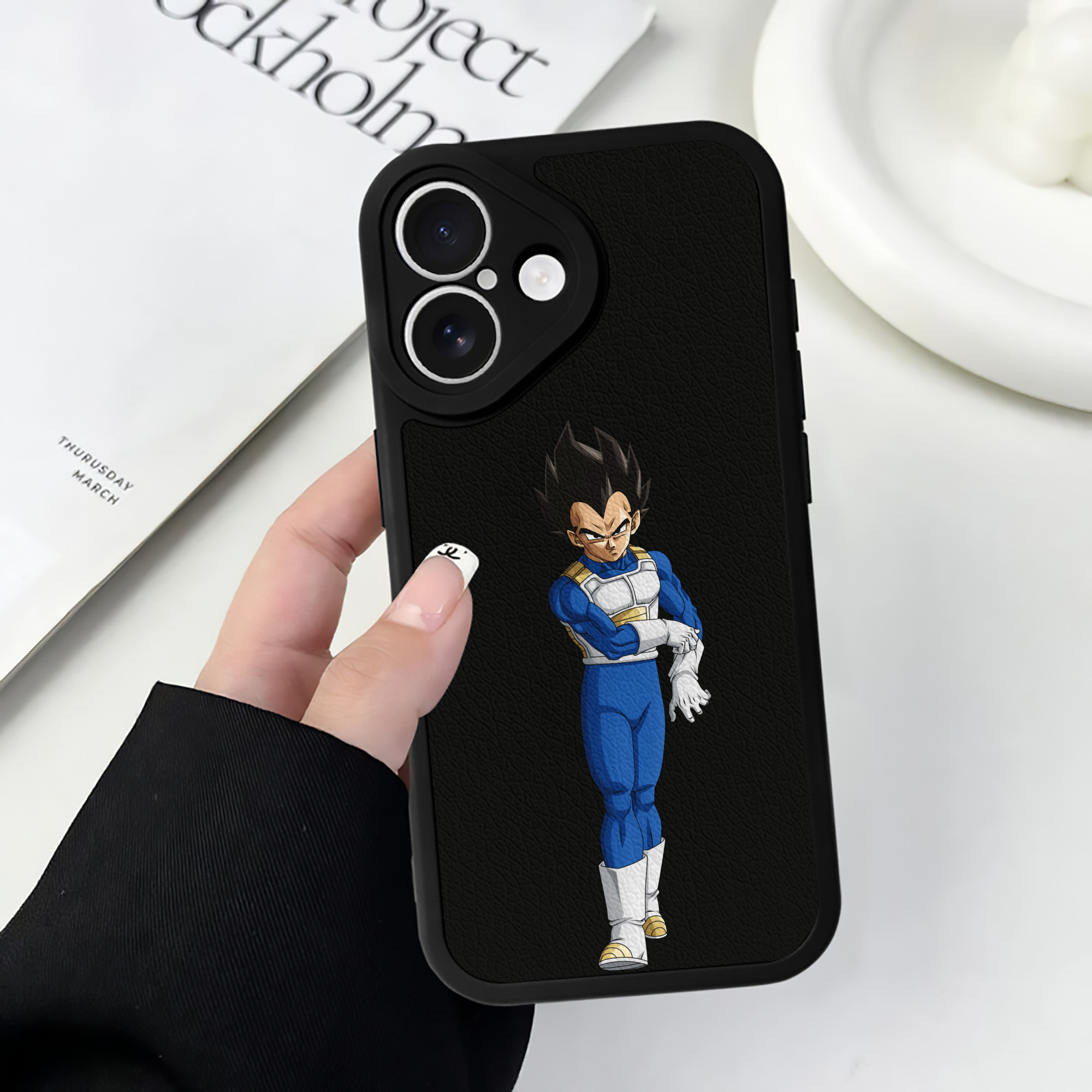 （画像用） ドラゴンボール ベジータ四世（Bejīta Yonsei）DRAGON BALL Vegeta IV 【iPhone 16シリーズ対応】シリコンスマホケース（レザー調） 材質：シリコン